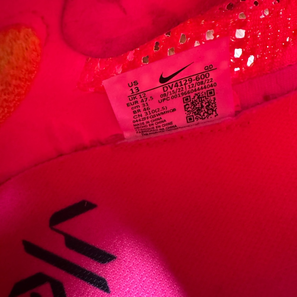 Vibrant Pink Men’s Vaporfly 3s - Picture 6 of 6